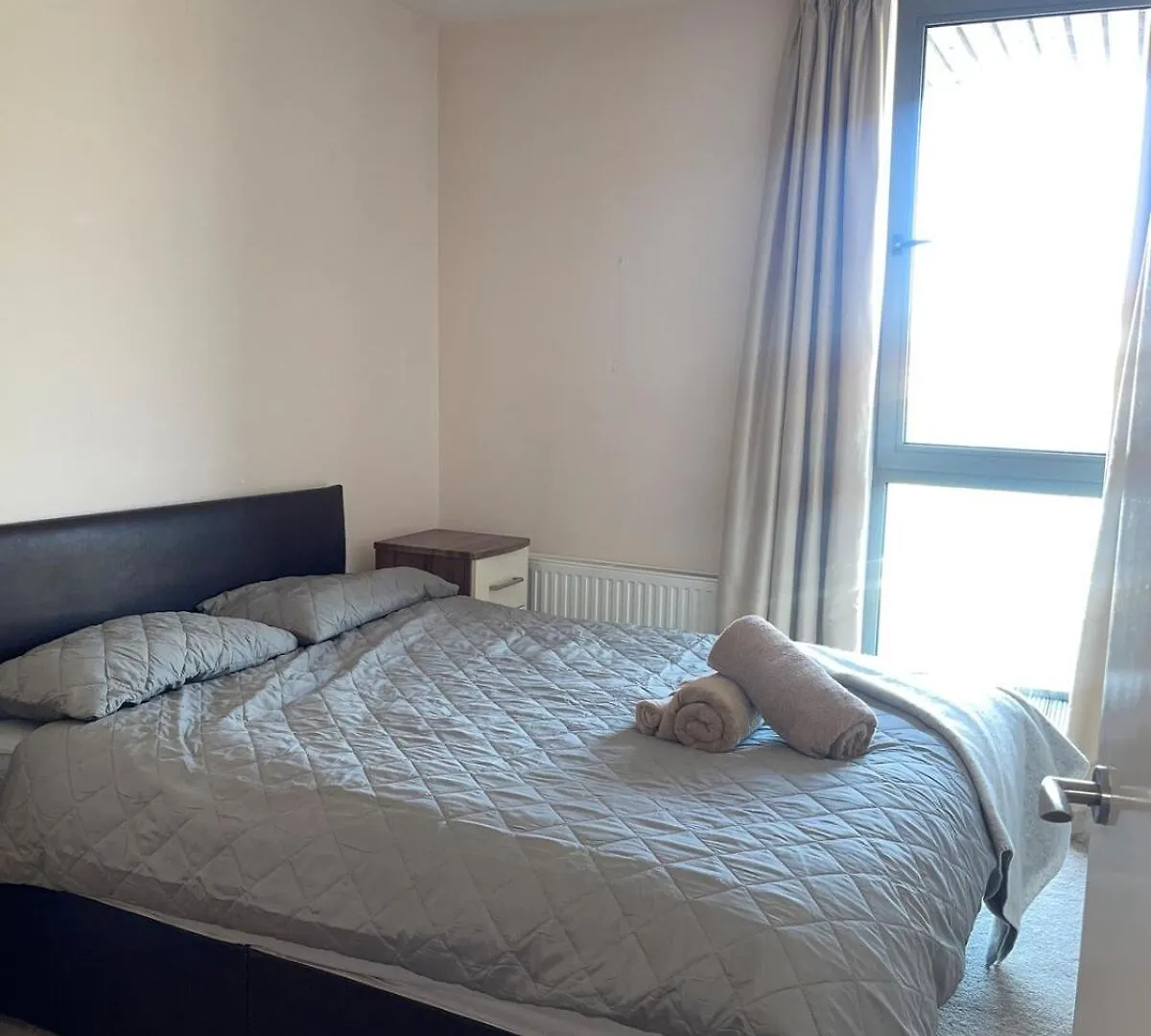 Titanic Quarter, Marina View Modern 2 Bedroom Apartment Belfast