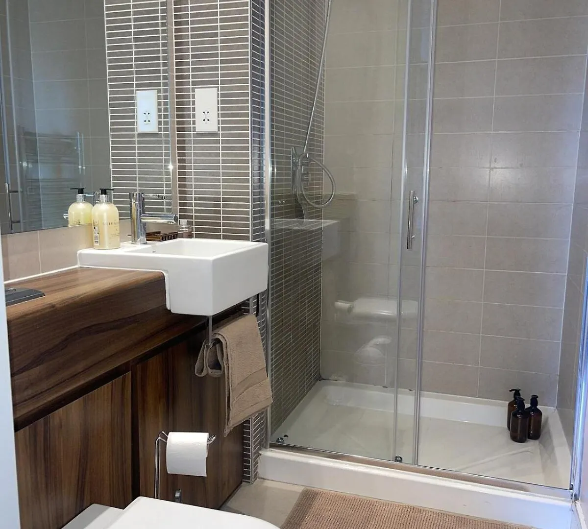 Titanic Quarter, Marina View Modern 2 Bedroom Apartment Belfast United Kingdom