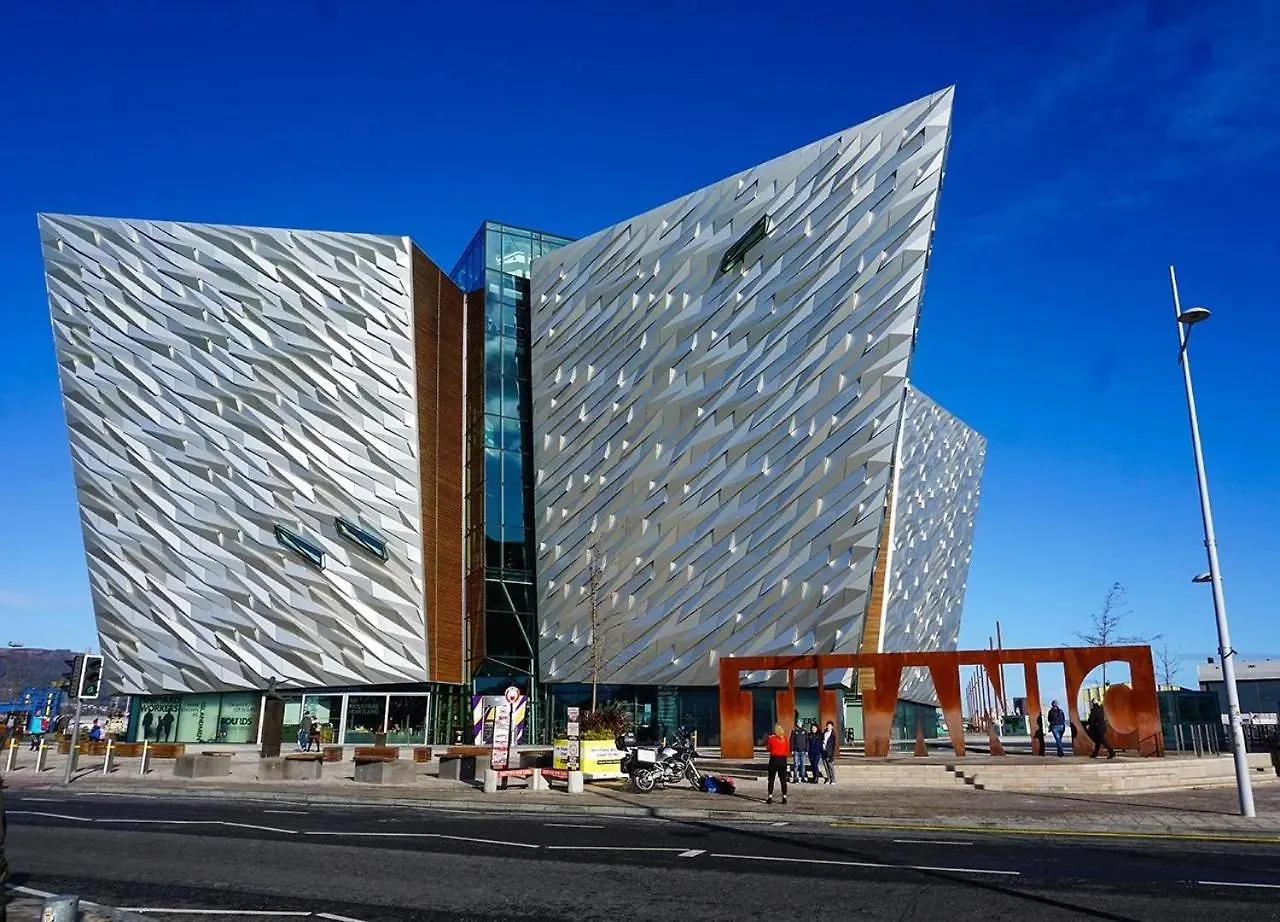 Titanic Quarter, Marina View Modern 2 Bedroom Apartment Belfast